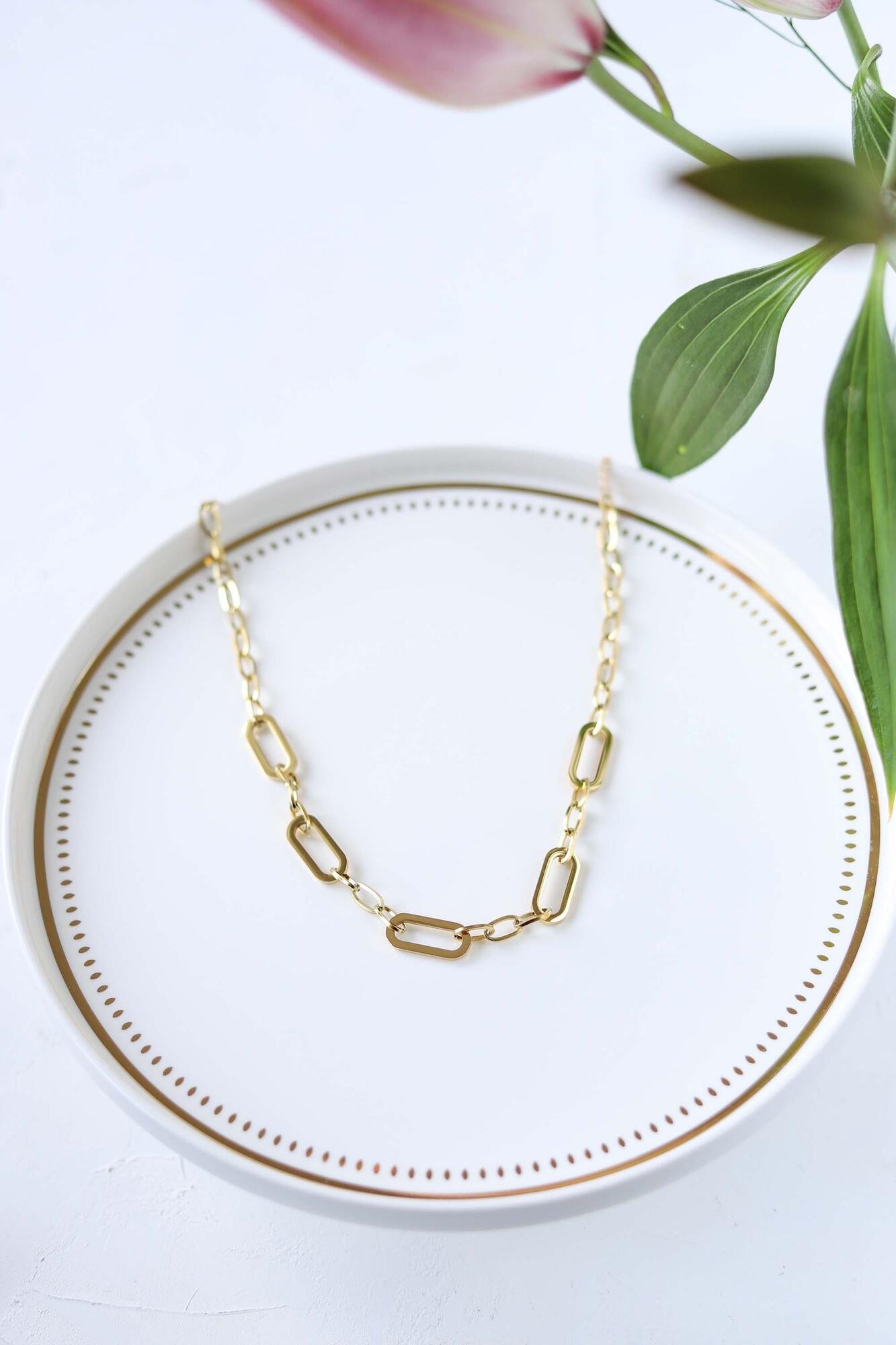 Oval Linked Gold Necklace