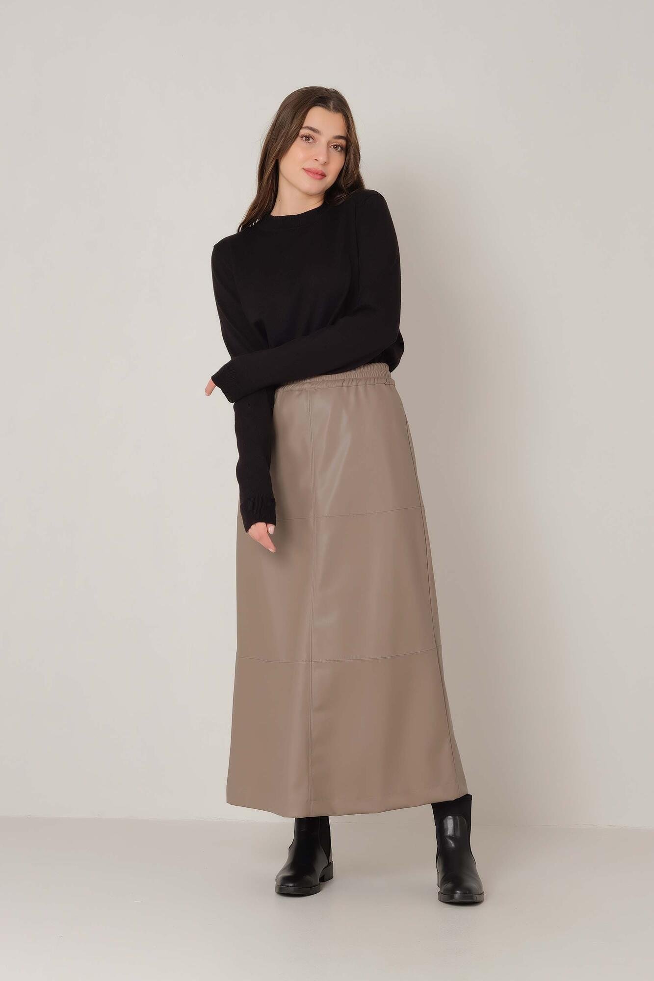 Leather skirt stone