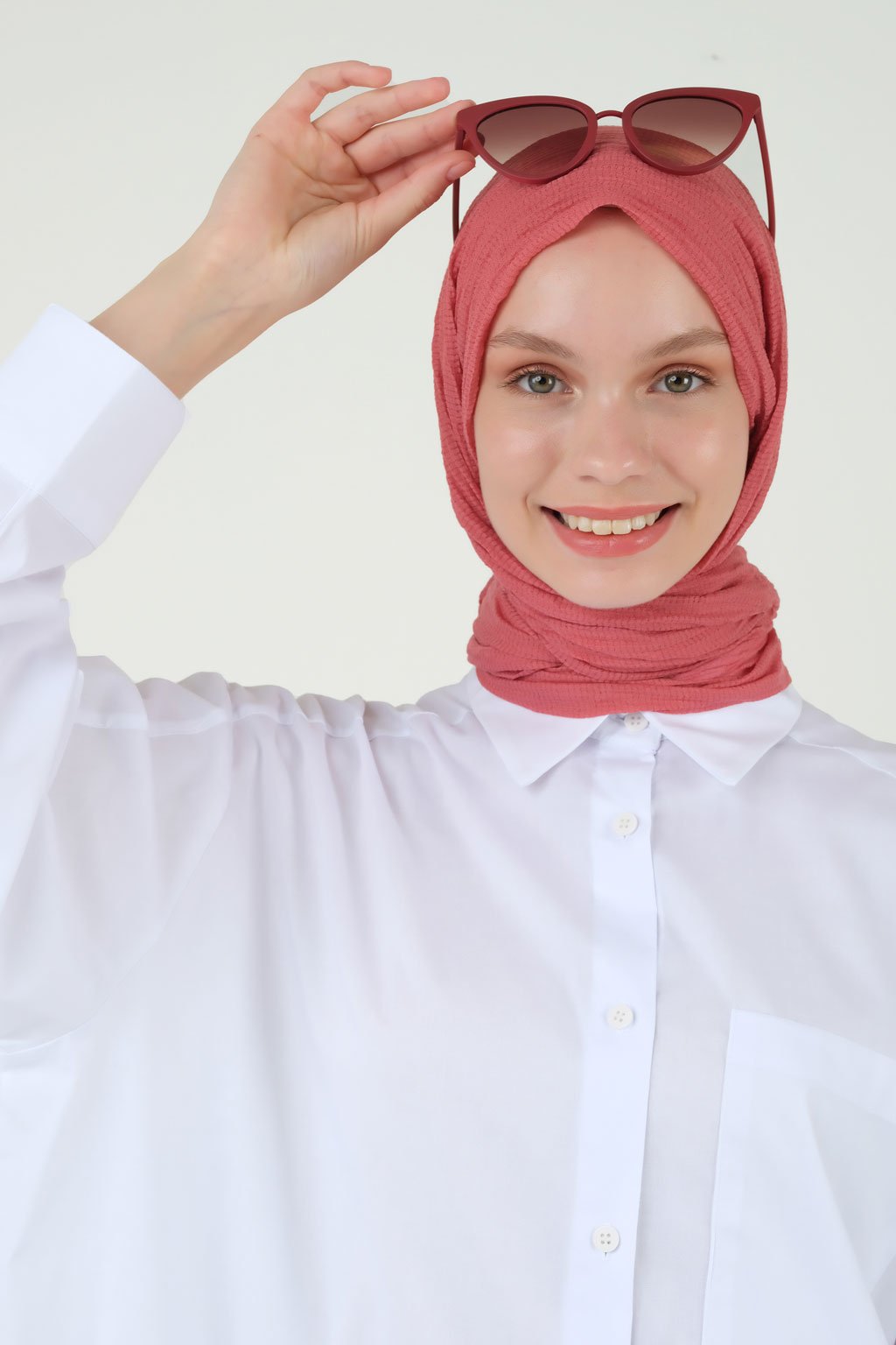 حجاب طبيعي لون وردي
