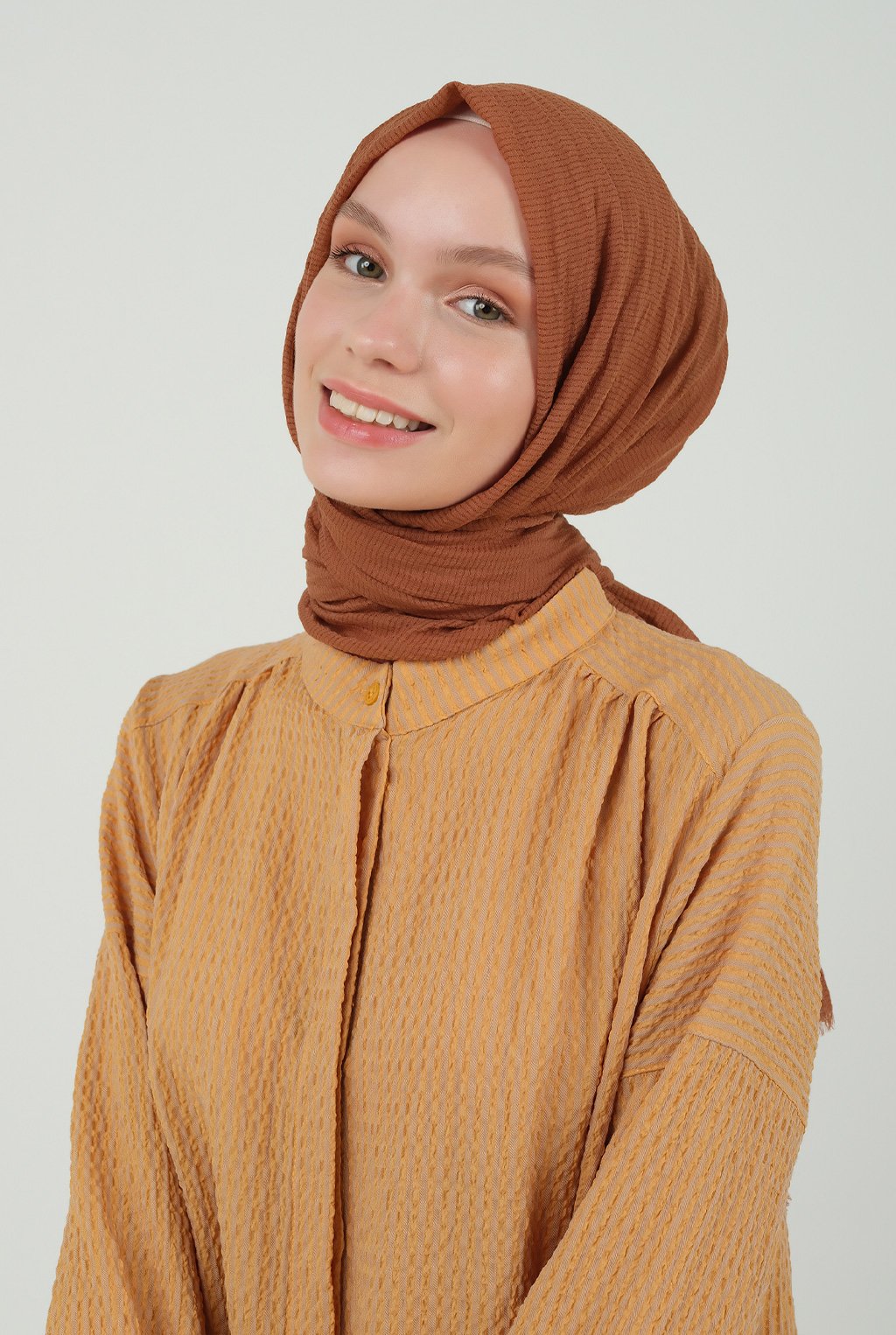 حجاب طبيعي بني