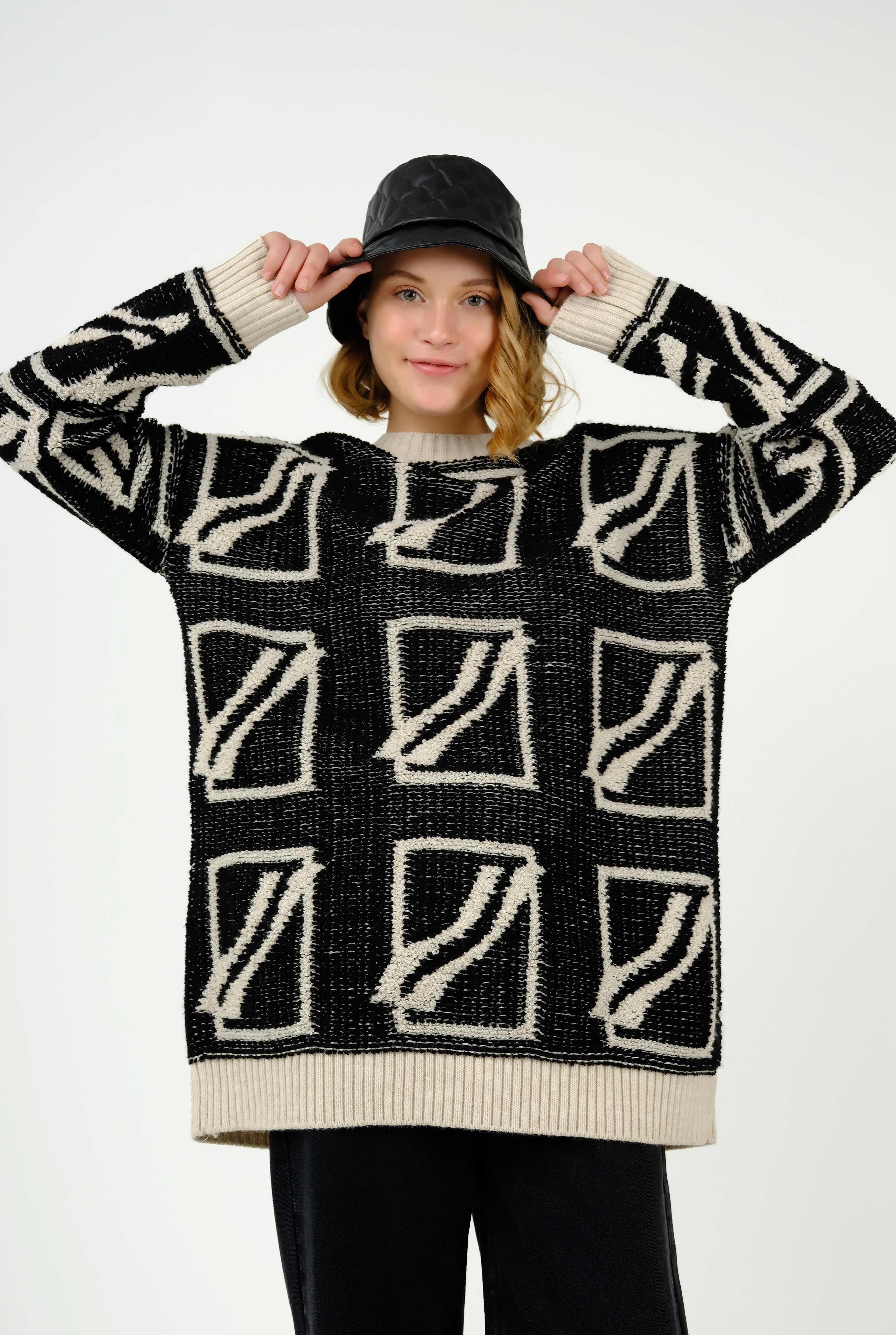 Square Patterned Sweater Black-Ecru 
