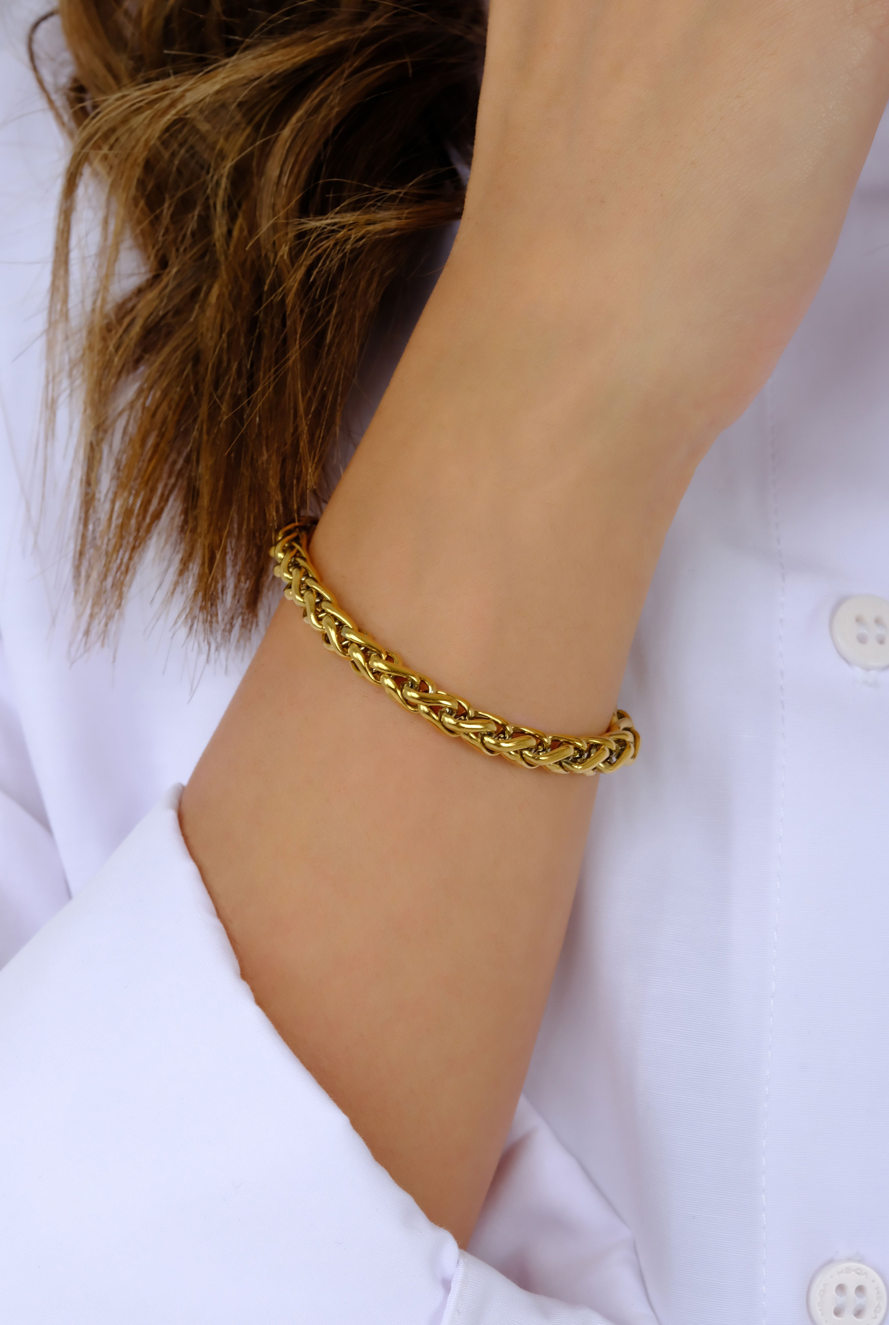 Gold Bracelet With Curf Chain