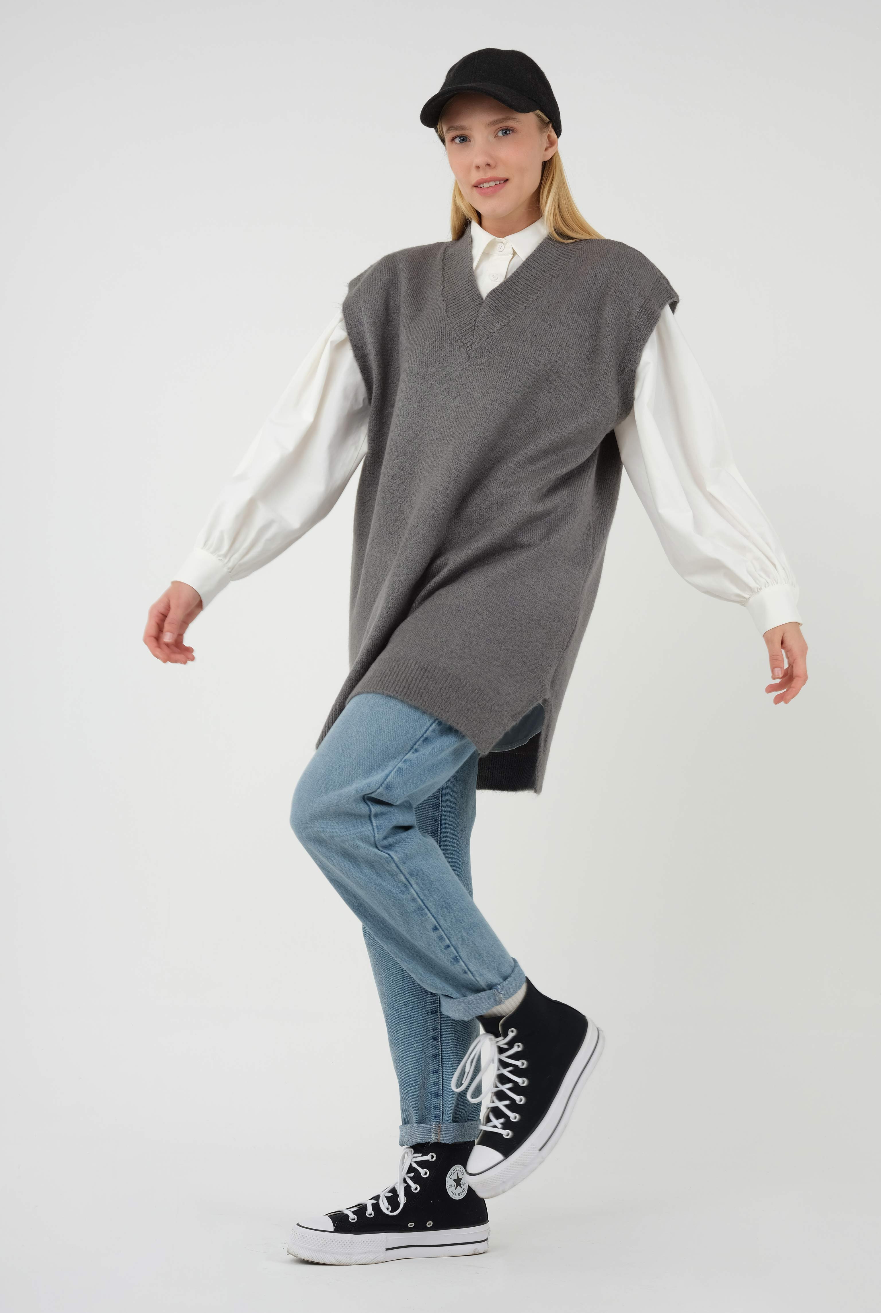 V Collared Sweater Anthracite 