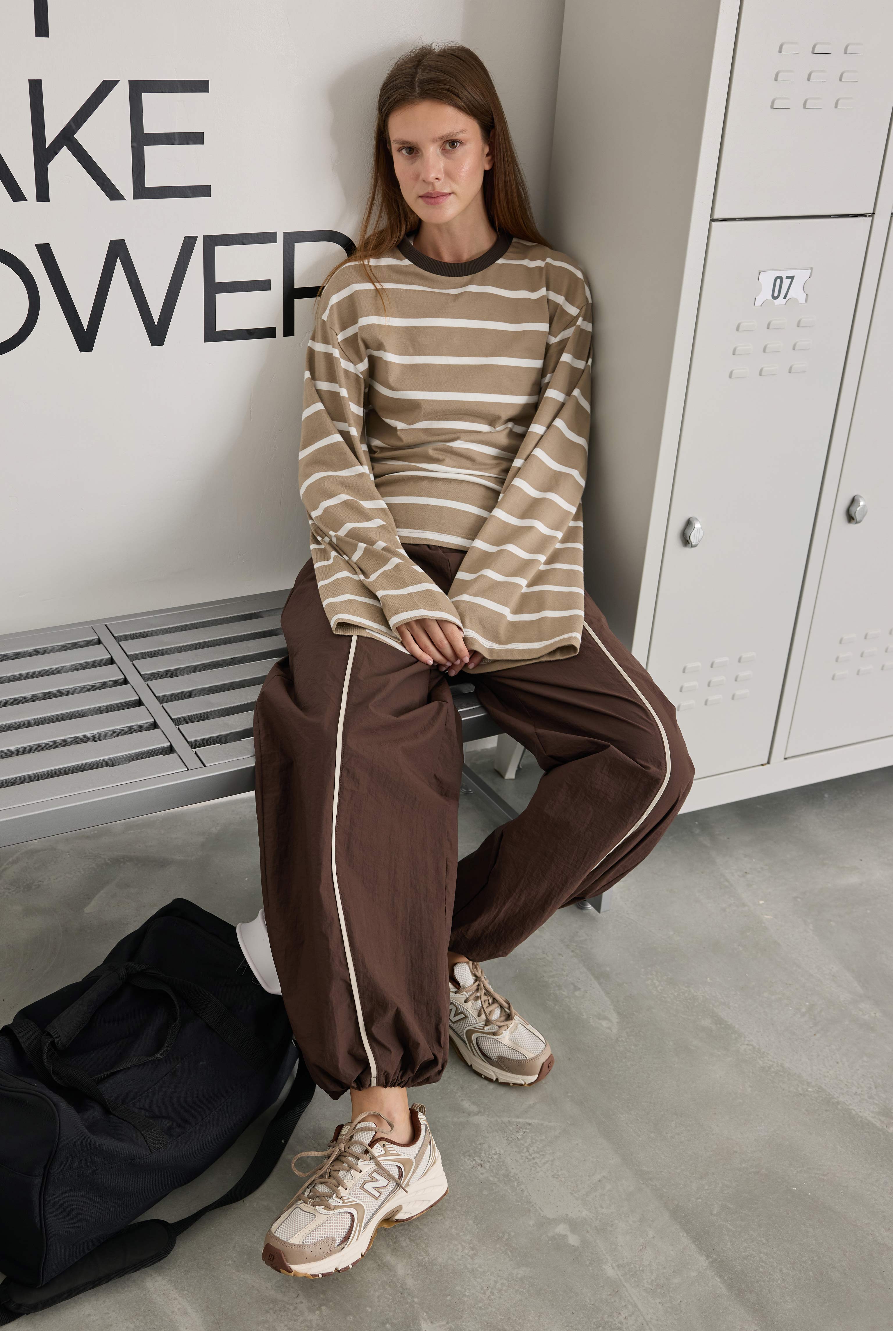 Technical Pants with Piping Detail Brown - 3